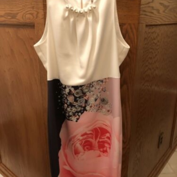 Blenheim Palace Embellished Body-Con Dress - Picture 6 of 8